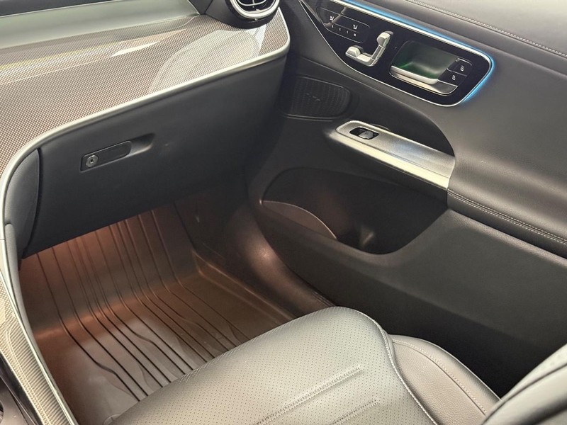 Mercedes-Benz GLC Vehicle Image 12