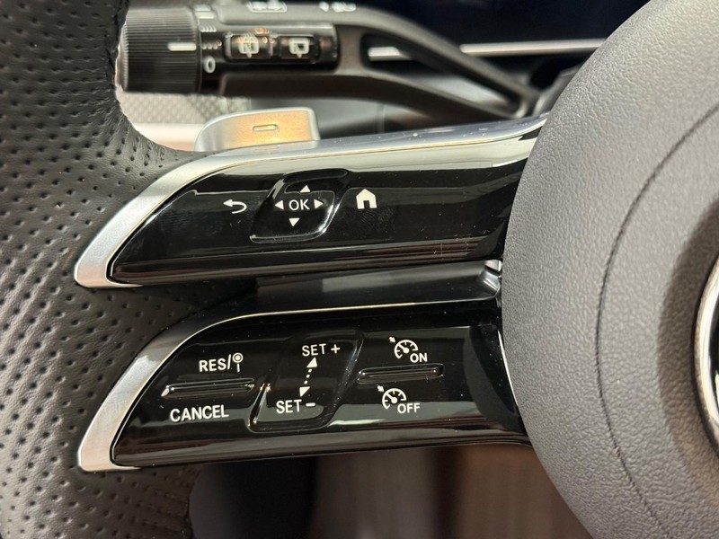Mercedes-Benz GLC Vehicle Image 14