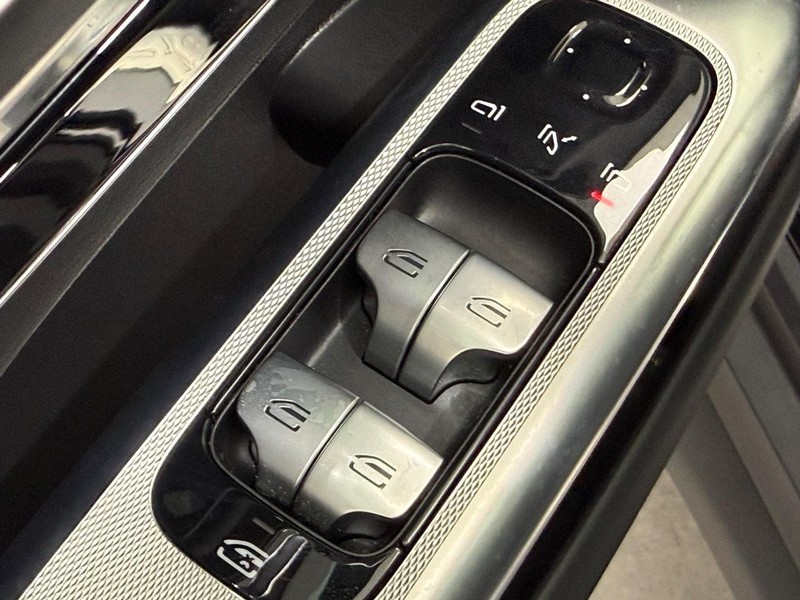 Mercedes-Benz GLC Vehicle Image 18