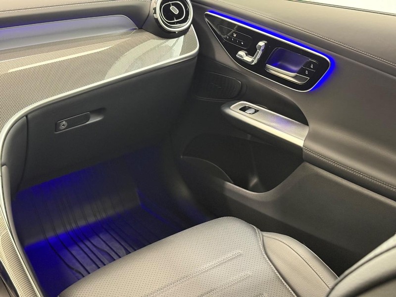 Mercedes-Benz GLC Vehicle Image 8
