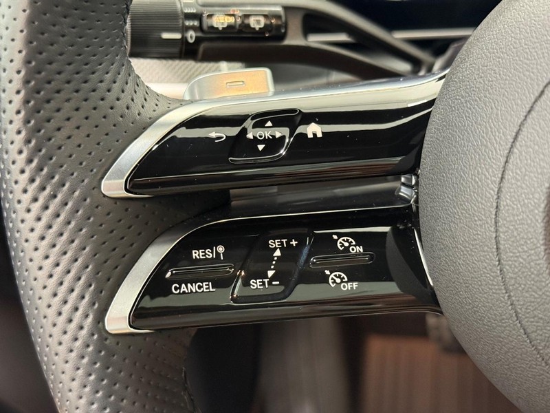 Mercedes-Benz GLC Vehicle Image 10