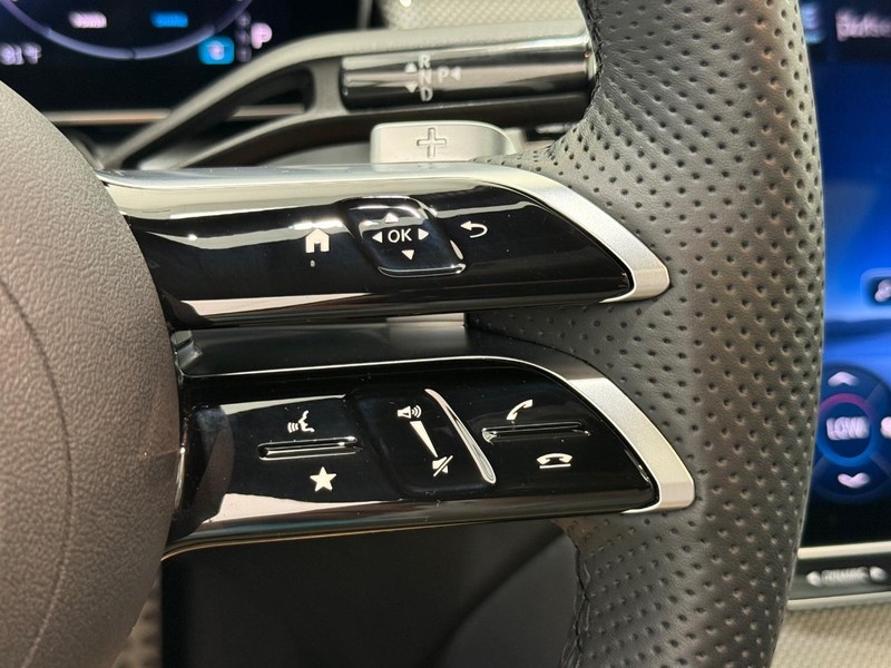 Mercedes-Benz GLC Vehicle Image 11