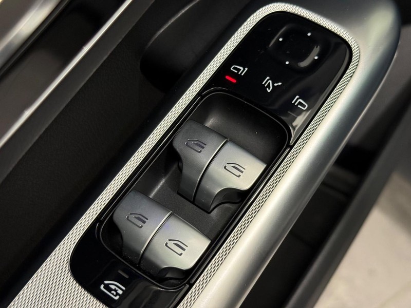 Mercedes-Benz GLC Vehicle Image 14