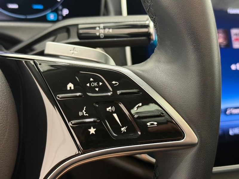 Mercedes-Benz E-Class Vehicle Image 11