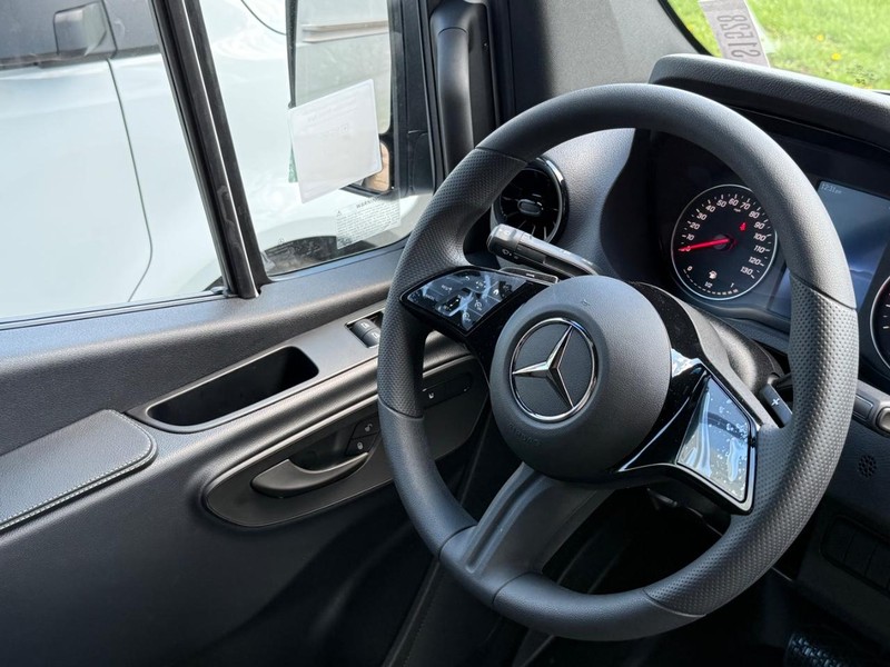 Mercedes-Benz Sprinter Van Vehicle Image 9