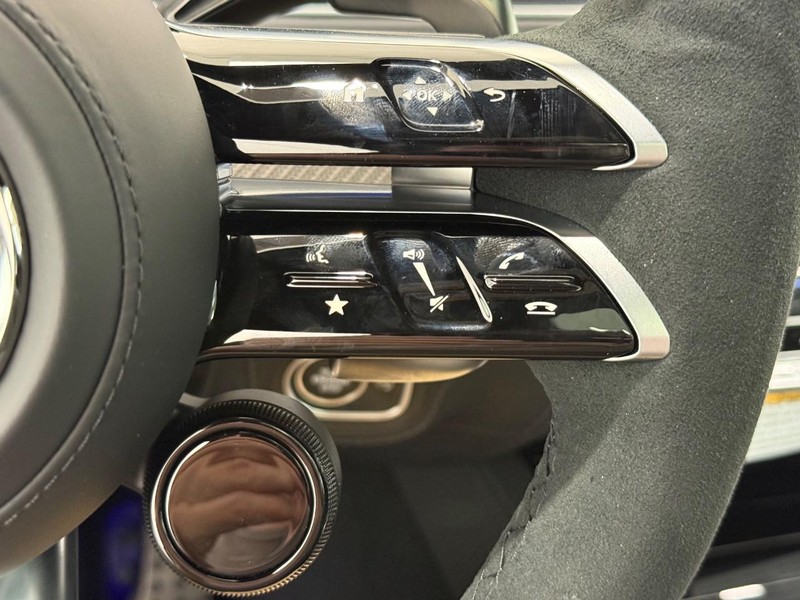 Mercedes-Benz GLE Vehicle Image 12