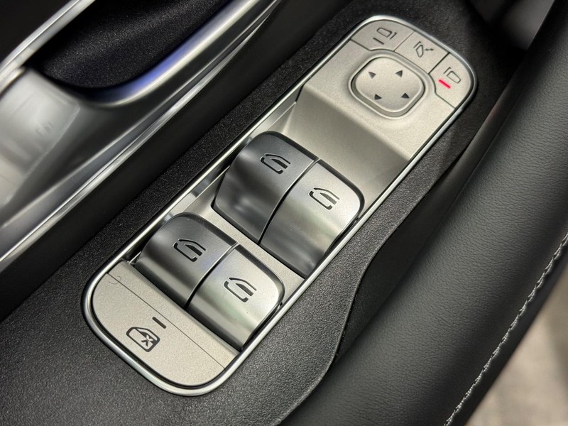 Mercedes-Benz GLE Vehicle Image 17