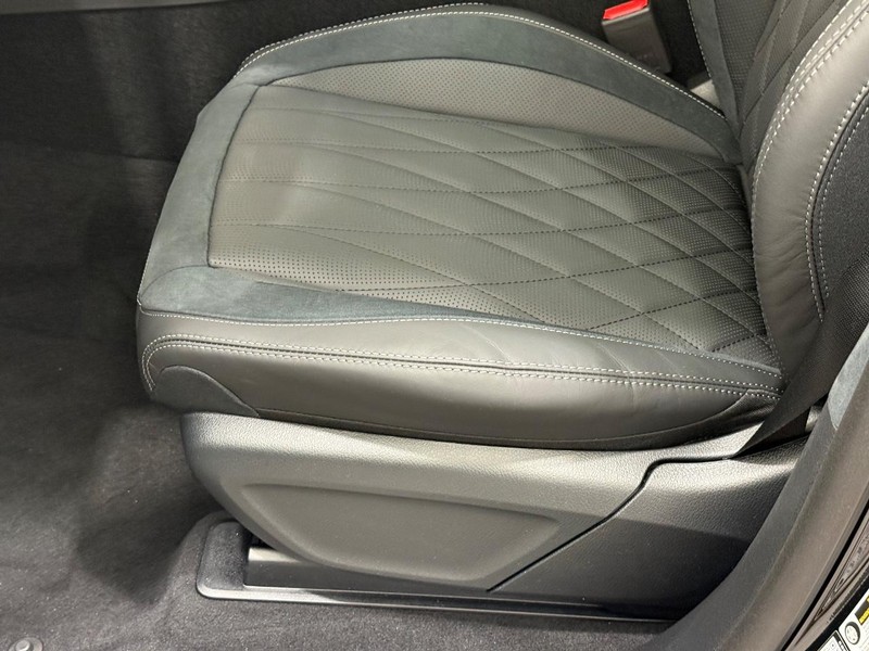 Mercedes-Benz GLE Vehicle Image 18