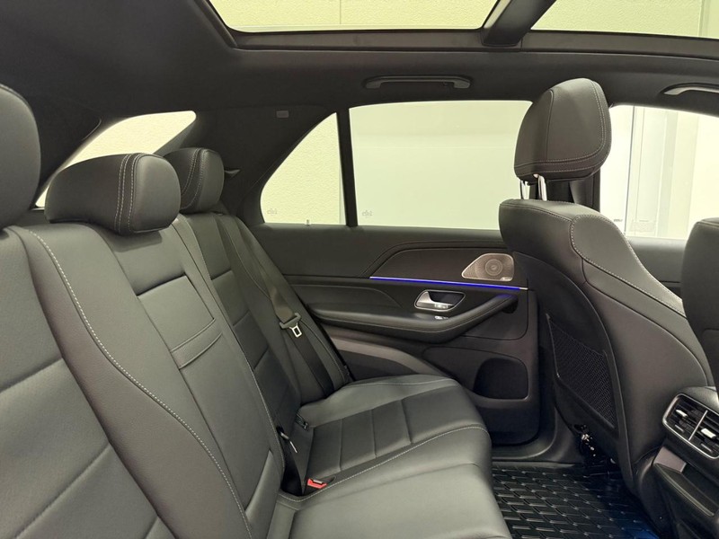 Mercedes-Benz GLE Vehicle Image 5
