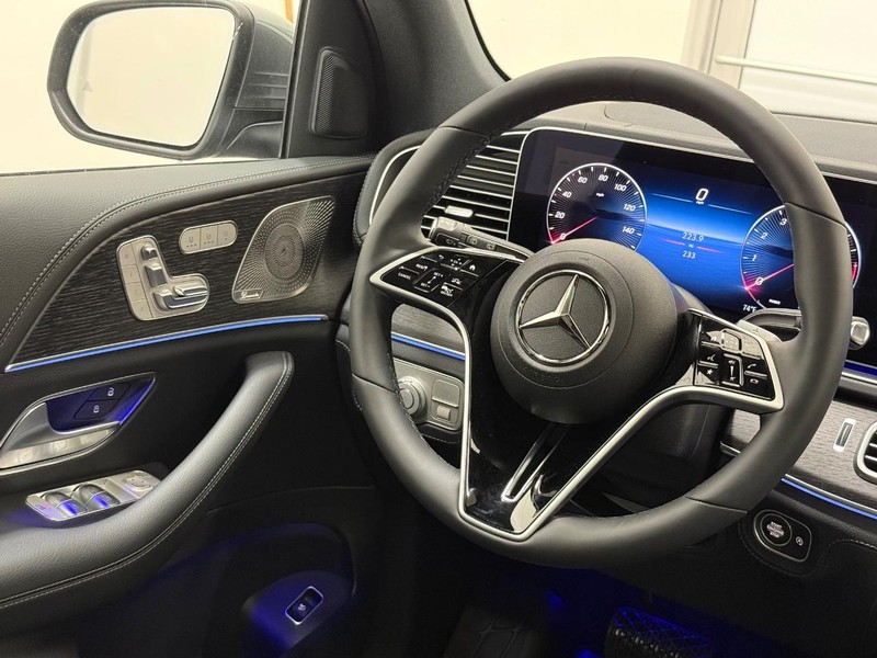 Mercedes-Benz GLE Vehicle Image 8