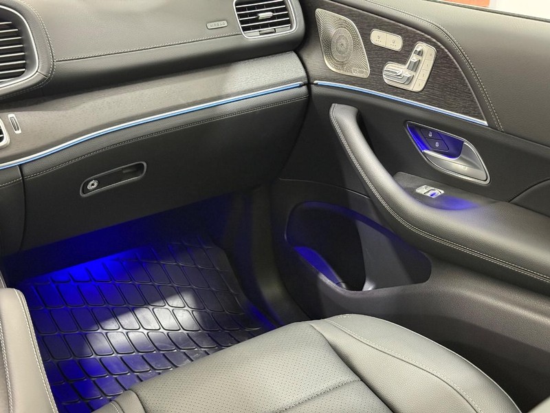 Mercedes-Benz GLE Vehicle Image 9