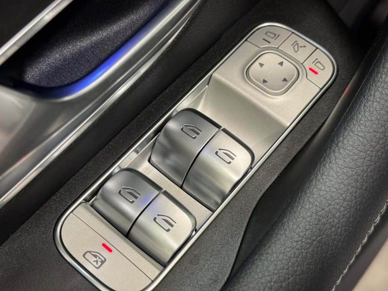 Mercedes-Benz GLE Vehicle Image 16
