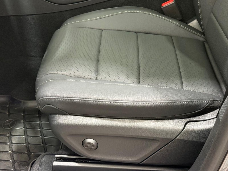 Mercedes-Benz GLE Vehicle Image 17
