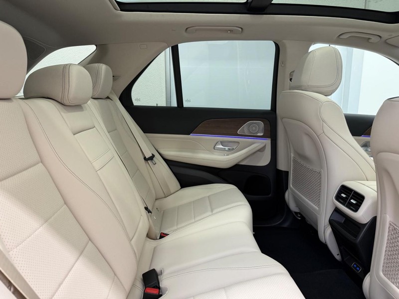 Mercedes-Benz GLE Vehicle Image 5