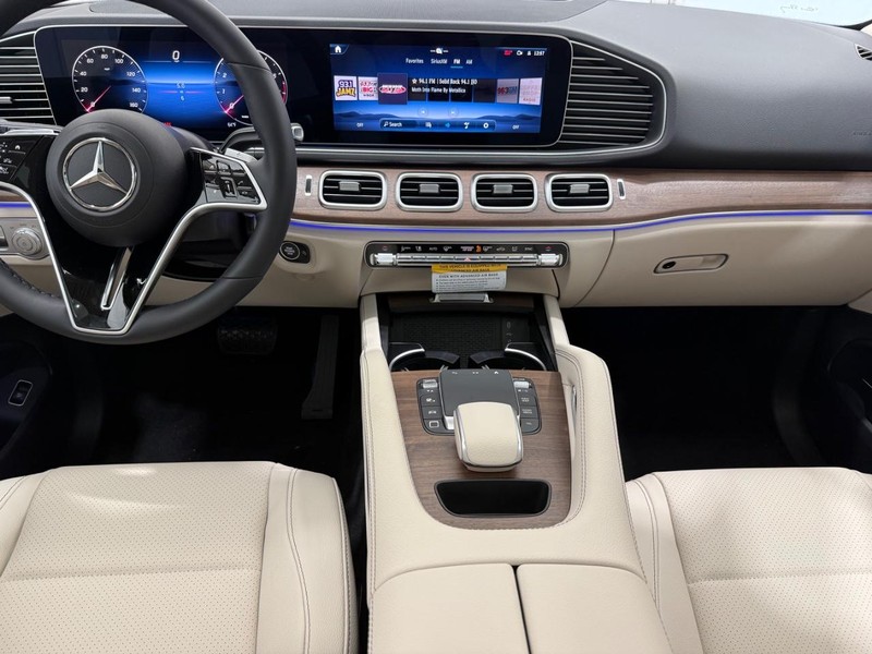 Mercedes-Benz GLE Vehicle Image 6