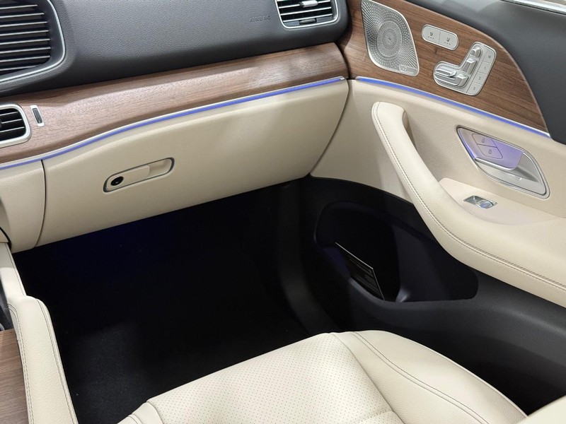 Mercedes-Benz GLE Vehicle Image 9