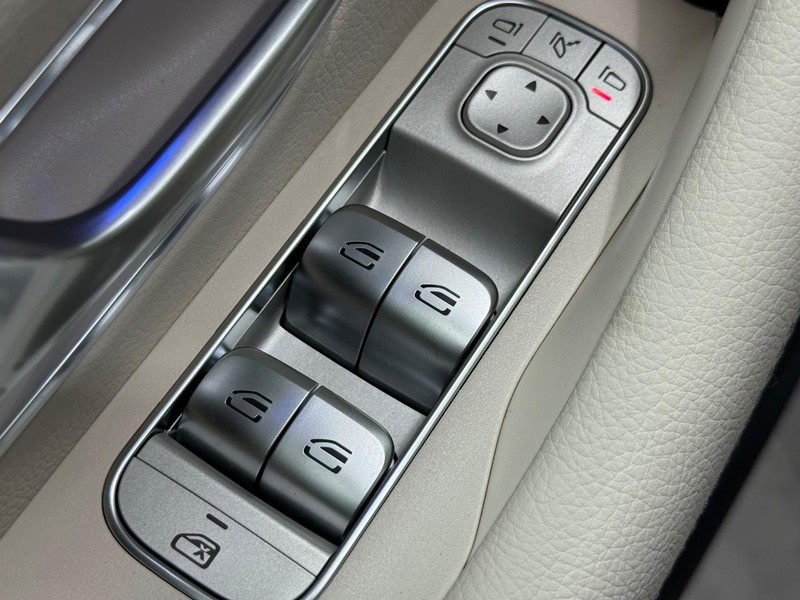 Mercedes-Benz GLE Vehicle Image 16