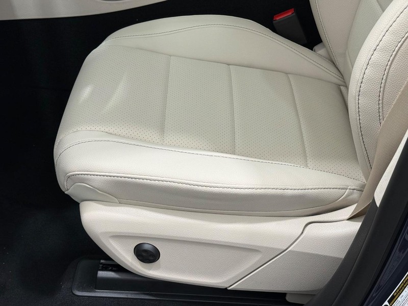 Mercedes-Benz GLE Vehicle Image 17