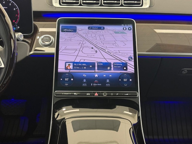 Mercedes-Benz S-Class Vehicle Full-screen Gallery Image 10