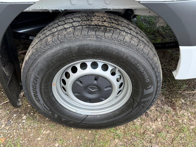 Mercedes-Benz Sprinter Van Vehicle Image 4