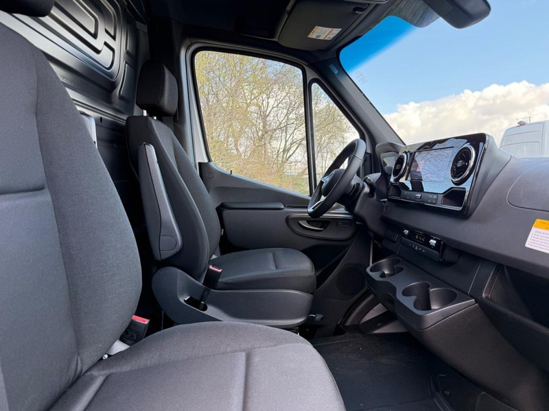 Mercedes-Benz Sprinter Van Vehicle Image 6