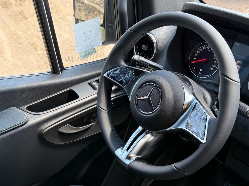 Mercedes-Benz Sprinter Van Vehicle Image 9