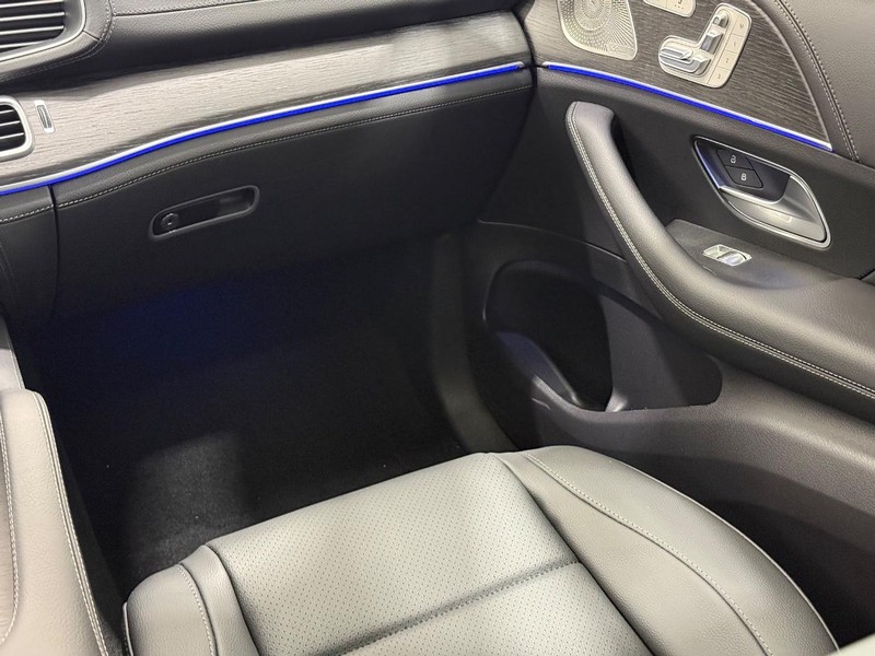 Mercedes-Benz GLE Vehicle Image 9