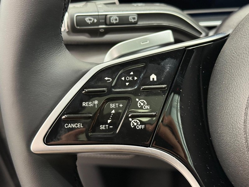 Mercedes-Benz GLE Vehicle Image 11
