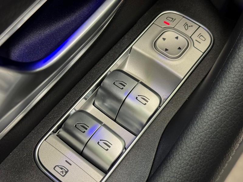 Mercedes-Benz GLE Vehicle Image 16