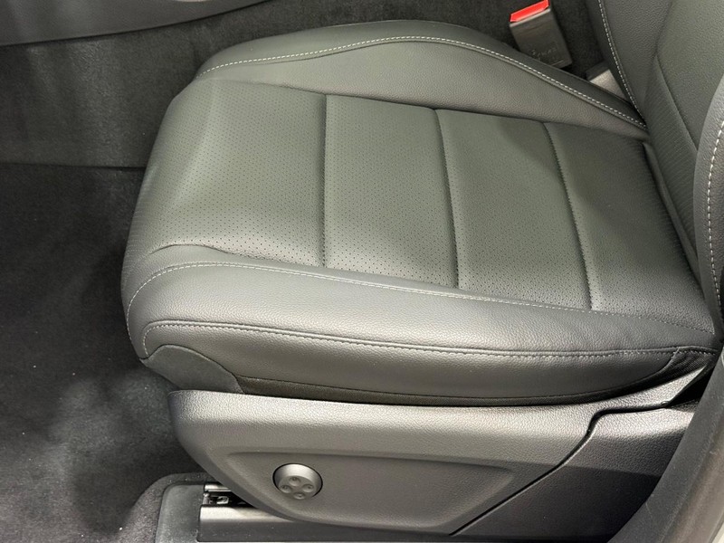 Mercedes-Benz GLE Vehicle Image 17