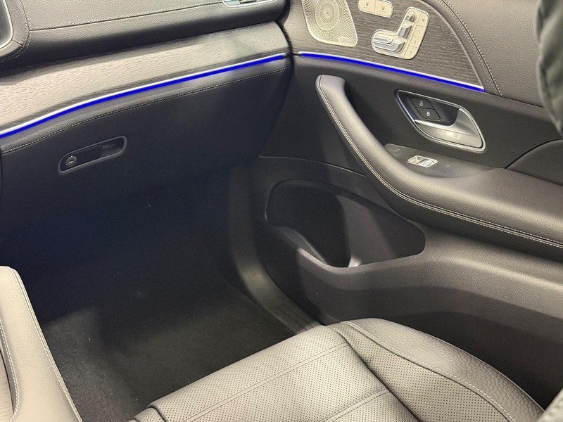 Mercedes-Benz GLE Vehicle Image 9