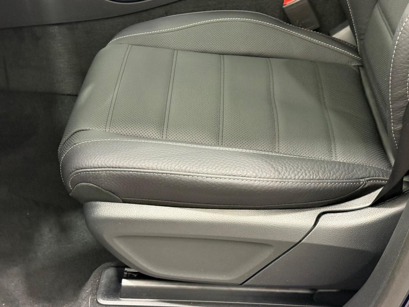 Mercedes-Benz GLE Vehicle Image 18
