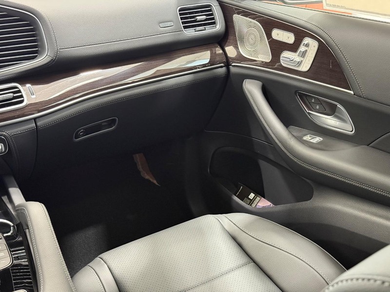 Mercedes-Benz GLE Vehicle Image 9