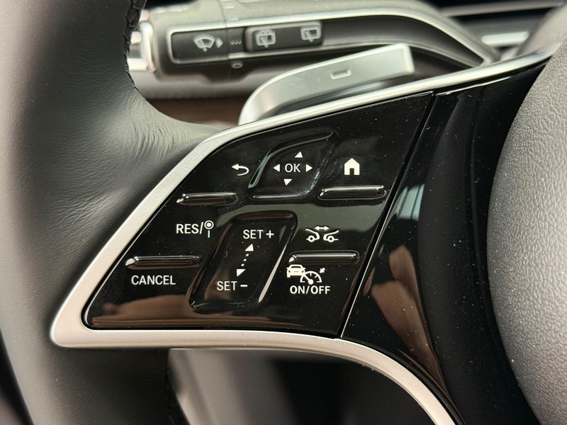 Mercedes-Benz GLE Vehicle Image 11