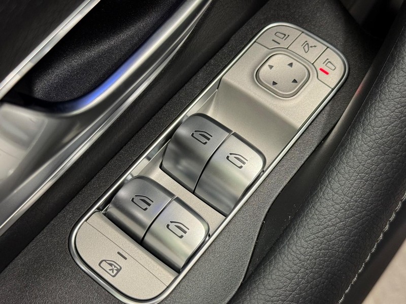 Mercedes-Benz GLE Vehicle Image 16