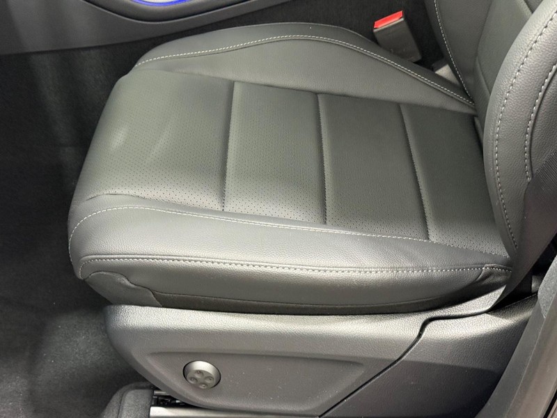 Mercedes-Benz GLE Vehicle Image 17
