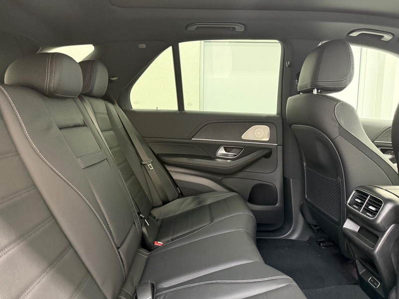 Mercedes-Benz GLE Vehicle Image 5