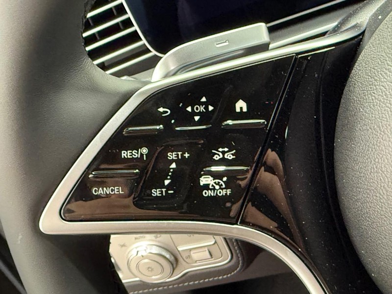 Mercedes-Benz GLE Vehicle Image 11