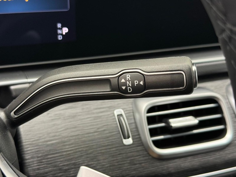 Mercedes-Benz GLE Vehicle Image 13
