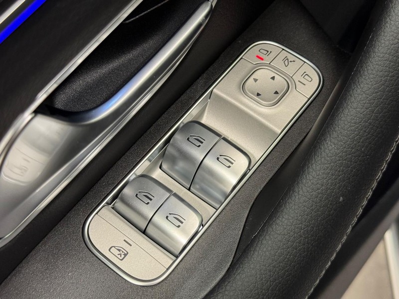 Mercedes-Benz GLE Vehicle Image 16