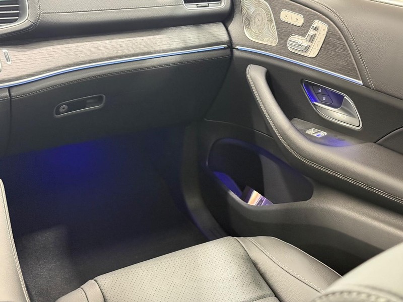 Mercedes-Benz GLE Vehicle Image 8