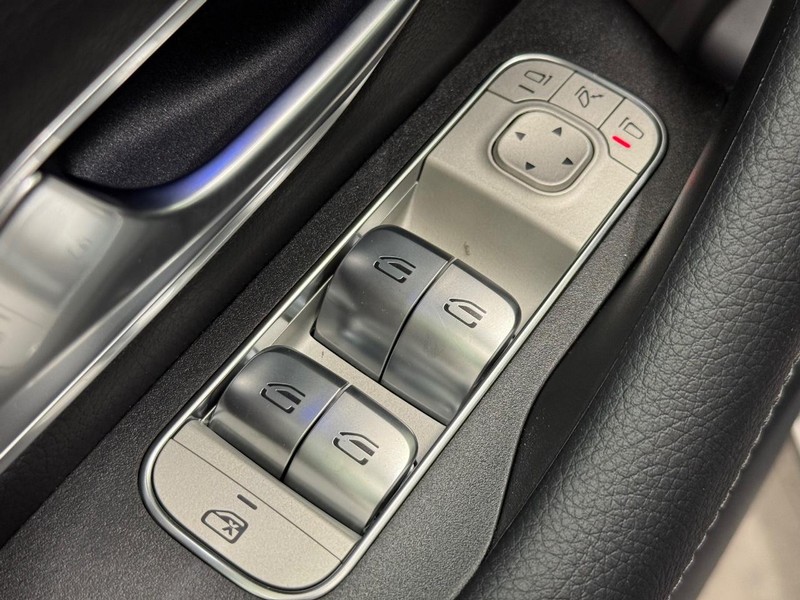 Mercedes-Benz GLE Vehicle Image 15