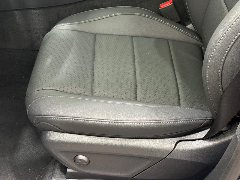 Mercedes-Benz GLE Vehicle Image 16