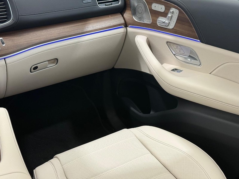 Mercedes-Benz GLE Vehicle Image 8