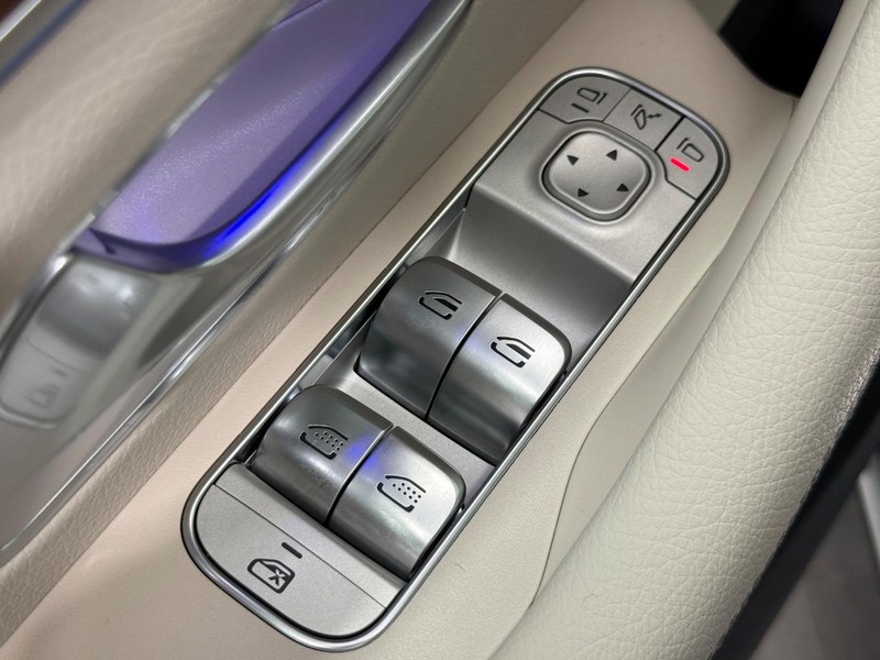 Mercedes-Benz GLE Vehicle Image 15