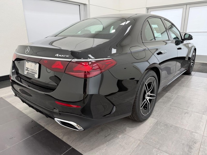 Mercedes-Benz E-Class Vehicle Image 2