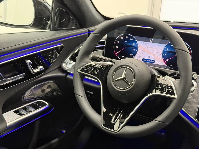 Mercedes-Benz E-Class Vehicle Image 7