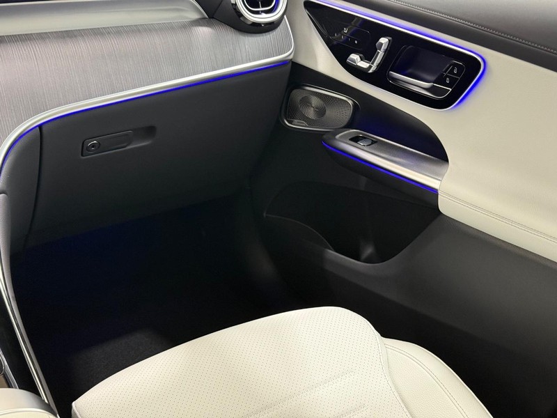 Mercedes-Benz GLC Vehicle Image 9