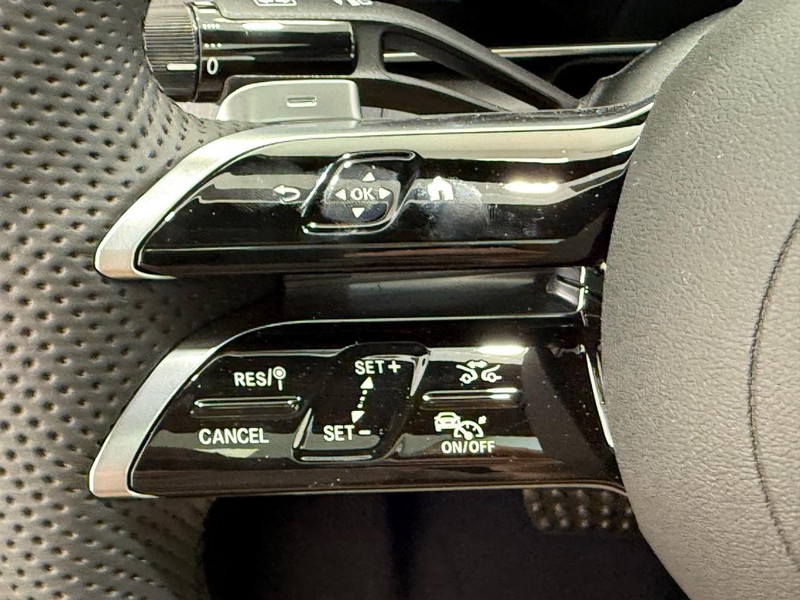Mercedes-Benz GLC Vehicle Image 10