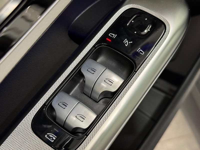 Mercedes-Benz GLC Vehicle Image 14